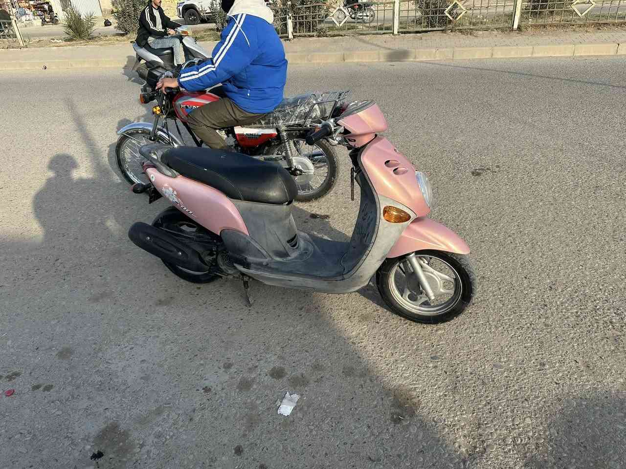 سلام عليكم شباب دراجه لبيع 
ختم واحد ويه لمكينه 
دراجه برغي ما مفتوح بيه 
سعر خاص 
وهاذه رقم راعيه 
***********
