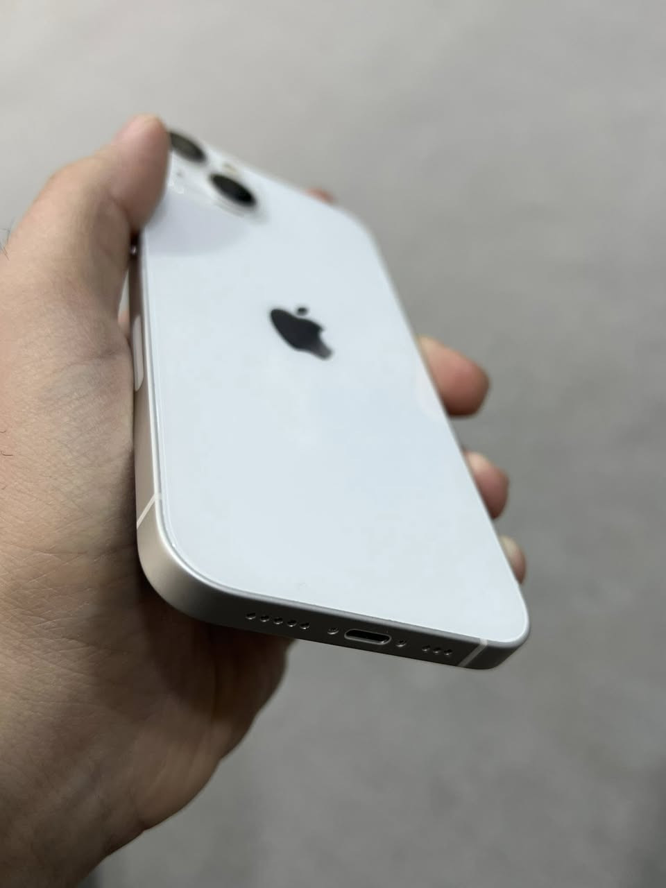 13 عادي وتر بروف
ذاكرة 128 نضافة 100% شخط واحد مابي جديد جداً كما موضح في الصور 

بطارية 95% بلادية مكفول من اي عطل او خلل مع كارتونه

للبيع او مراوس ب 15/16 برو ماكس 

تواصل خاص او ***********

حله شارع 60
