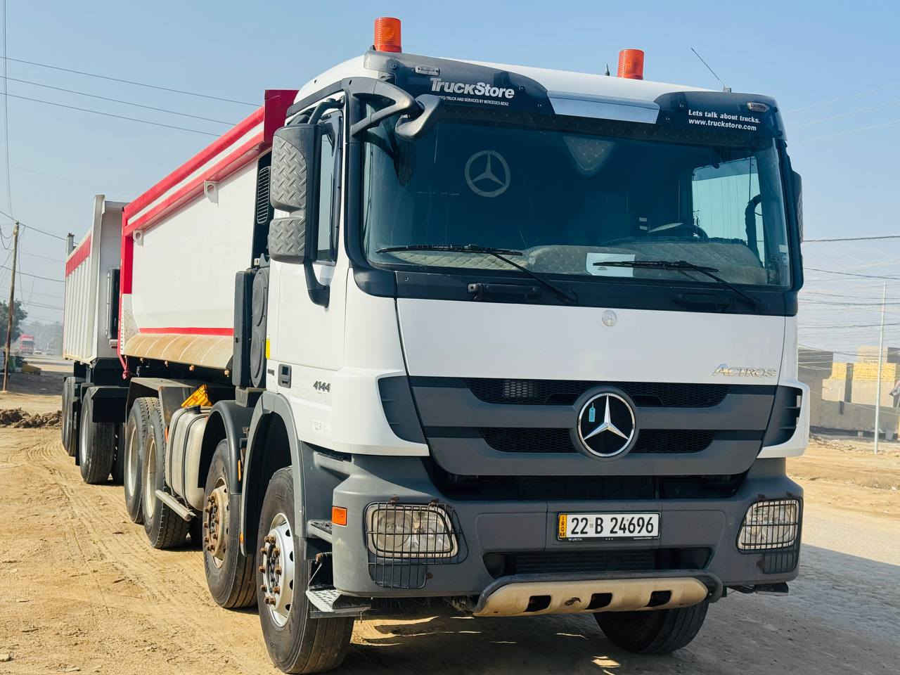 السلام عليكم للبيع اكتروز قاطرة أو مقطورة رقم أربيل 3 لوحات باسمي مديل 2011  اصل سيارة شيالة خمس فحلة ايطالية  تك قمارة كير كهربائي حجم 44/41  مكفولة كفالة عامة للستفسار رقم ***********
