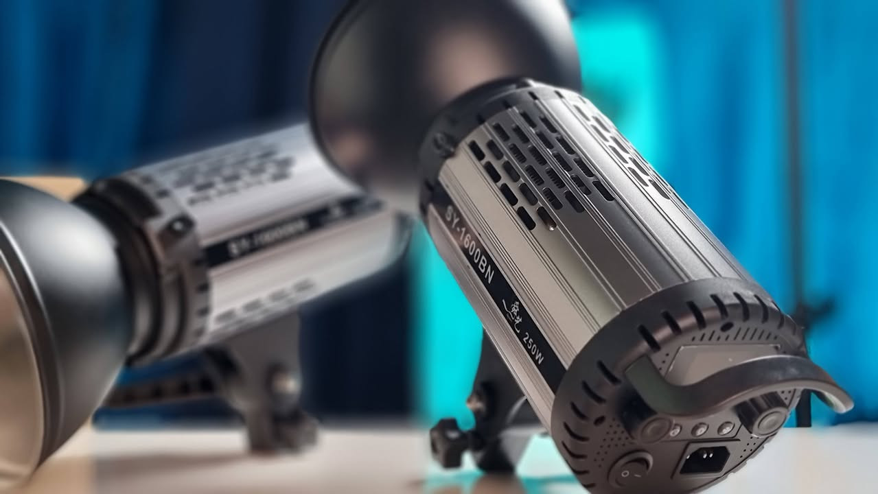 اضاءة فديو مستمرة 250 واط من شركة YSKE 
باي كلر 
شمسي ابيض ثلجي
تحكم كلفن
تحكم بقوة الاضاءة 
شاشة كبيرة 
فانات تبريد عدد ٢ صامت
تحكم تطبيق موبايل
جديد متوفر توصيل  ***********
