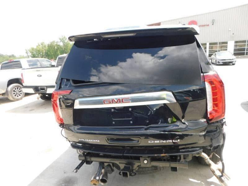 السلام عليكم ورحمة الله
المركبة  : GMC يوكون دينالي 2021  اسود 
الكفالة   : نكفل المركبة من الشاصي والغرق وايرباك المقدمة 
لرقم     : رقم اربيل وتحويل ملكية او وكالة حسب الرغبة 
لضرر    : بابين وجاملغ امامي ايسر مع ضرر قليل جنطة وجاملغ خلفي 
التصليح : تبديل بابين نفس اللون مع تبديل وصبغ جاملغ 
ملاحظة : تعديل الجنطة بارد مع كارت بالجاملغ الخلفي 

رقم صاحب السيارة   ***********
 السعر39 الف دولار 💲 بيه مجال للطيبين 
قيم الي يرضي بي الله تعال شوف وشغل وطلع بيك خير وتدلل       

المواصفات
 جي ام سي يوكون دينالي 2021 لون اسود
 محرك 8 سلندر 6200 بقدرة 420 حصان وعزم 621 نيوتن متر
 كير  عادي اوتوماتك 10 سرعات واداء عالي الكفائة
 لايتات امامي LED مع كشافات LED 
 ويل حجم 22 مع طقم تاير بحالة ممتازة جدا 
 حساسات الاجتياز الجانبية
 السيارة ماشية حاليا 140الف  كيلو فقط  
 دوسات جانبية كهربائية شفط. مع انارة LED داخل الدوسات 
 باب خلفي كهربائي شفط مع كاميرات عدد 2 في الخلف
 قمارة السيارة بانوراما  
انظمة قيادة رياضي وثلجي واعتيادي
 بصمة للابواب ال5 مع بصمة تشغيل مع تشغيل عن بعد
 مقابض ابواب نيكل مع مصابيح LED داخل المقابض ال 4
 غرفة السيارة اسود وبحالة ممتازة جدا 
 تحكم كهربائي متكامل لمقاعد المقدمة 
 المقاعد الامامية تدفئة وتبريد مع تبريد خلفي منفصل التحكم 
 شاشات اصلية في الكشنات مع مشغل DVD 
 الكشنات الخلفي فصل ملكي سياحي
 ستيرن كهربائي الحركة مع سكليتر كهربائي الحركة
 منافذ USB مع HDMI مع منافذ كهرباء وطاقة

 عارضة بيانات HUD على الجامة الامامية عالية الوضوح

 نظام صوتي BOSS مع مواقع تخزين لحفظ الاغراض داخل المركبة
 شاشة ليزرية متحركة ( العينة ) مع مجموعة متكاملة من الضبط
 شاشة دشبول وسطية متكاملة الايعازات 
 تحكم ستيرن جهتين متكامل للتحكم بالعينة الداخلية وايعازات الرادار
كاميرات السيارة عدد 5 مع رؤيا 360 درجة بالكاميرات
 رادار امامي لمنع التصادم وضبط المسافات
 شاحنة وايرلس للموبايلات مع منافذ USB ومنفذ طاقة داخلي
 تطعيم دواخل السيارة والدشبول بخشب صاج من GMC 
 نظام محرك يعمل ب 4 سلندر وعند الاحتياج  المطلوب تفتح 8 سلندر
 وباقي المواصفات في الفئة
