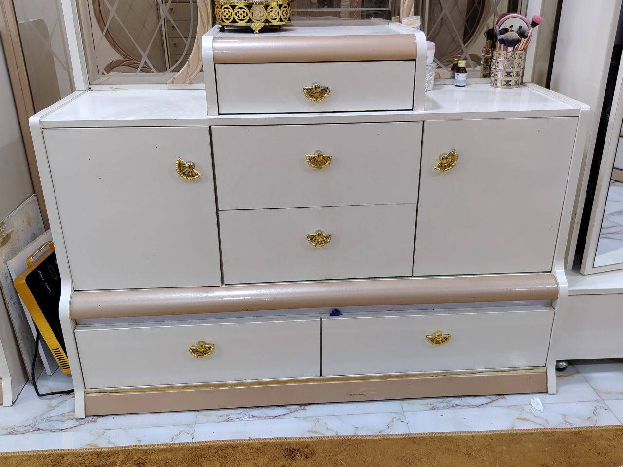 السلام عليكم غرفة تركية مستخدمة للبيع للاستفسار مراسلة بيها كم ضرر


**إذا كنت صاحب هذا الإعلان وتريد حذفه لأي سبب، رجاءا أرسل رسالة إلى الدعم الفني**