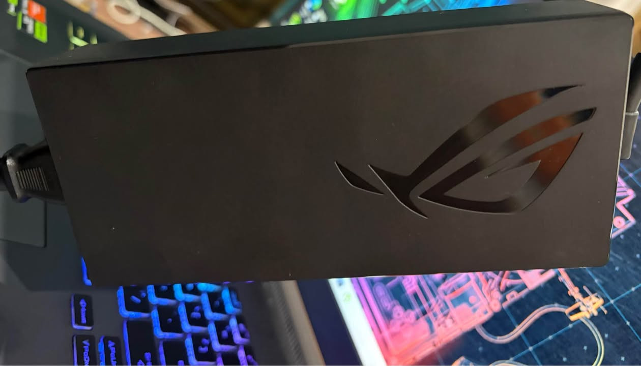 Asus ROG Strix G713PU
Ryzen 9 7940HX 😍⚡️
32 logical Processor up to 5.4GHz 🙂‍↕️
RTX 4050 6G (140W)🔥
280W Original Charger😎

17.3-inch, WQHD (2560 x 1440) 16:9 IPS-level anti-glare display 🏊💻 144HZ ⚡️

16GB DDR5 RAM📼
1TB NVME SSD 💾
Battery 🔋%98 أربيل, العراق


**إذا كنت صاحب هذا الإعلان وتريد حذفه لأي سبب، رجاءا أرسل رسالة إلى الدعم الفني**