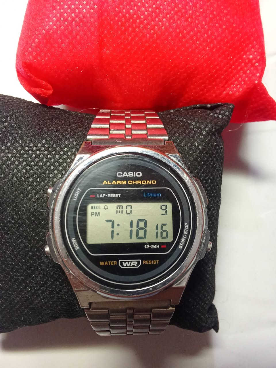 مجموعة ساعات للبيع//الاسعار في التعليقات///يوجد توصيل


**إذا كنت صاحب هذا الإعلان وتريد حذفه لأي سبب، رجاءا أرسل رسالة إلى الدعم الفني**