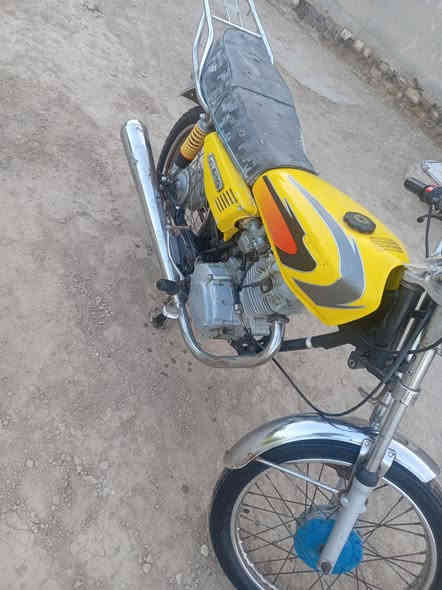 السلام عليكم. دراجه للبيع شاصي +غراض كلها 2025 المحرك  ارشه 21 دراجه جاهزه وحلوه وناعمه ربع ماذب عليها 
(سنكر)  نضافتها شوفت عينك سعرها 450 وبيها مجال قليل للشراي مكاني قضاء الرفاعي   متواجد مراسله واتصال ***********
