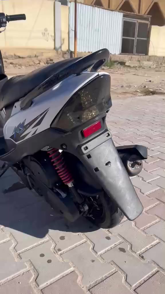 السلام عليكم شباب دراجه ماكس عدله نقص برغي مابيهه مكفوله من طول لطول تعمير جديد مكينه ٤٩ بلاديه كهربائيات كلهه شغاله سعر ٦٠٠ وبيه مجال الاتصال ***********
