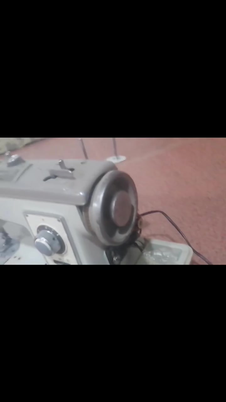 سلام عليكم بنات هاي لمكينه زكزاك تخيط وخياط عادي نضيفه وحلو اخياطها ولي شي بيها تترجع وافلوسج ترجعلج ضعف ولمكينه راعيتها محتازه كلش وتريد تبيعها بسعر 150الف وبيها مجال الي يريد يتواصل وياي هاذ رقمي *********** لمكينه يمي
