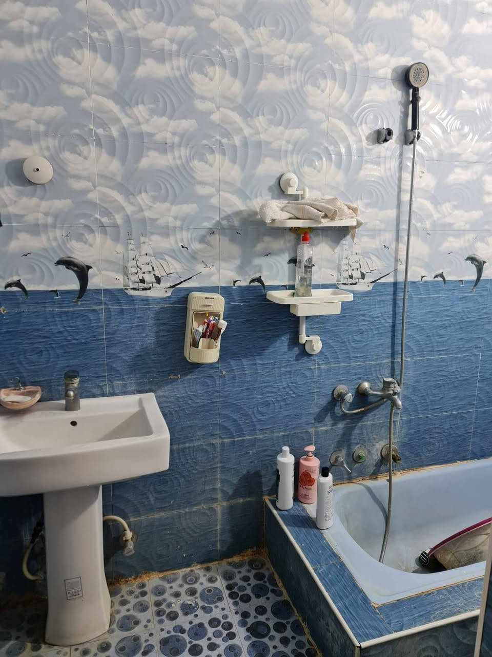 يالله اللهم صل على محمد وآل محمد
دار سكن للبيع 
المساحه ٢٠٠ م وجه ١٠ نزال ٢٠ 
الموقع حي الحضاره خلف أسواق العادلي او التفسيرات 
طابقين كونكريت 
بنيان حديث 
استقبال ١ صاله ٢ غرف نوم ٤ حمامات ٤ مطبخ ٢
للإستفسار ***********
