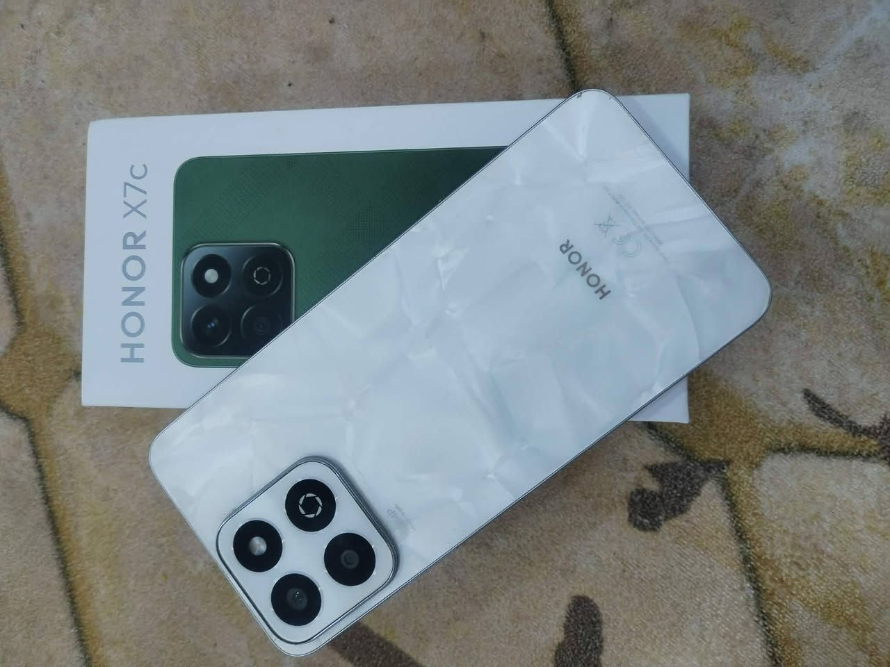 السلام عليكم جهاز للبيع   HONOR x7c
جهاز جديد بعده بكارتونته البطاريةmAh6000 الذاكرة256 لون ابيض مرمري 
نظافة الجهاز٪100
للأستفسار رقم ***********
