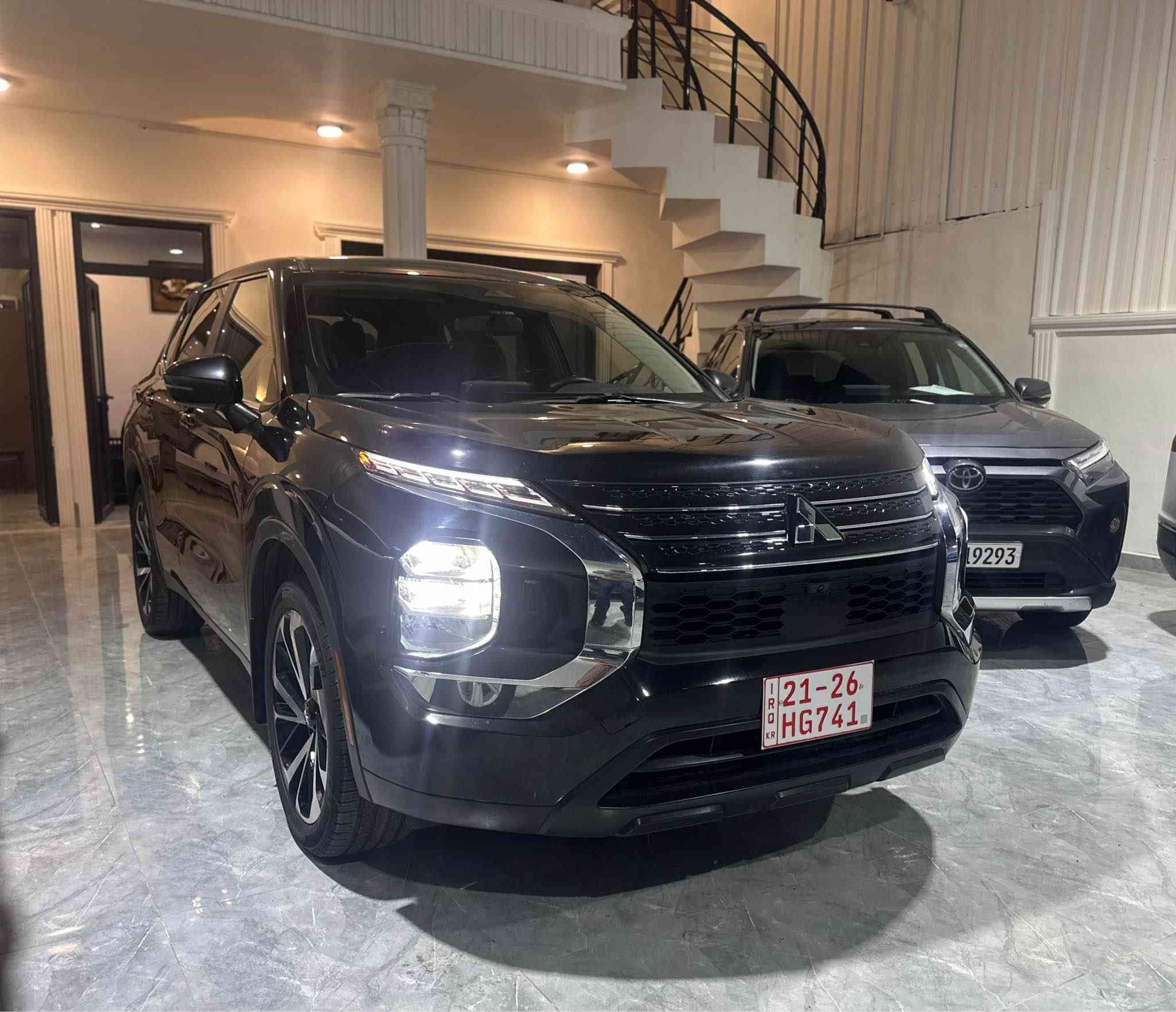 متسيوبيشي اوتلاندر 7 راكب AWD
موديل : 2024
السعر : 200  بي مجال 
العداد :  24  الف 
الضرر :  ضررها كم موضح في الصور رقم شاصي  داخل المنشور 
مواصفات : 
_محرك 25 تتفس طبيعي
_ تشغيل بصمة 
_ 7 راكب + مقاعد تدفئة
_ هاند بربك بصمة
_ اوتو هولد
_ كير ماوس
_5  أنظمة قيادة 
_ تبريد قطعتين 
_ فور ويل
_ مثبت سرعة شفتات ستيرن تنمير عادي
_ لايت وبك لايت ليد
_ رادار امامي
 _مرايات كهربائي
 _ فول تحكم ستيرن
_ نقطة عمياء
 _شاشة كبيره
 _ويل كروم حجم 19 
رقم كاتي: كلفة الرقم ١٥ ورقة بسم المشتري 
العنوان: كركوك / شارع المعارض 
شركة سلام جلال فرع كركوك 
للاستفسار : *********** كركوك, العراق
