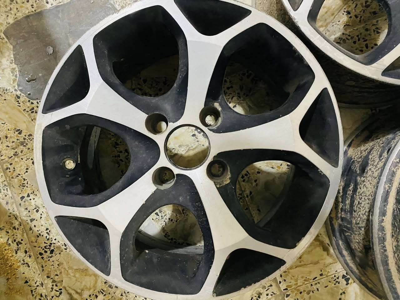 السلام عليكم احبتي ويل افيو اوبتر الانترا اكسنت وبعد هواي سيارات جديد ونضيف ومجلي (تخم كامل )السعر 175 قفل قفل  عنوان ؛ نجف الاشرف 
اللاستفسار :***********
