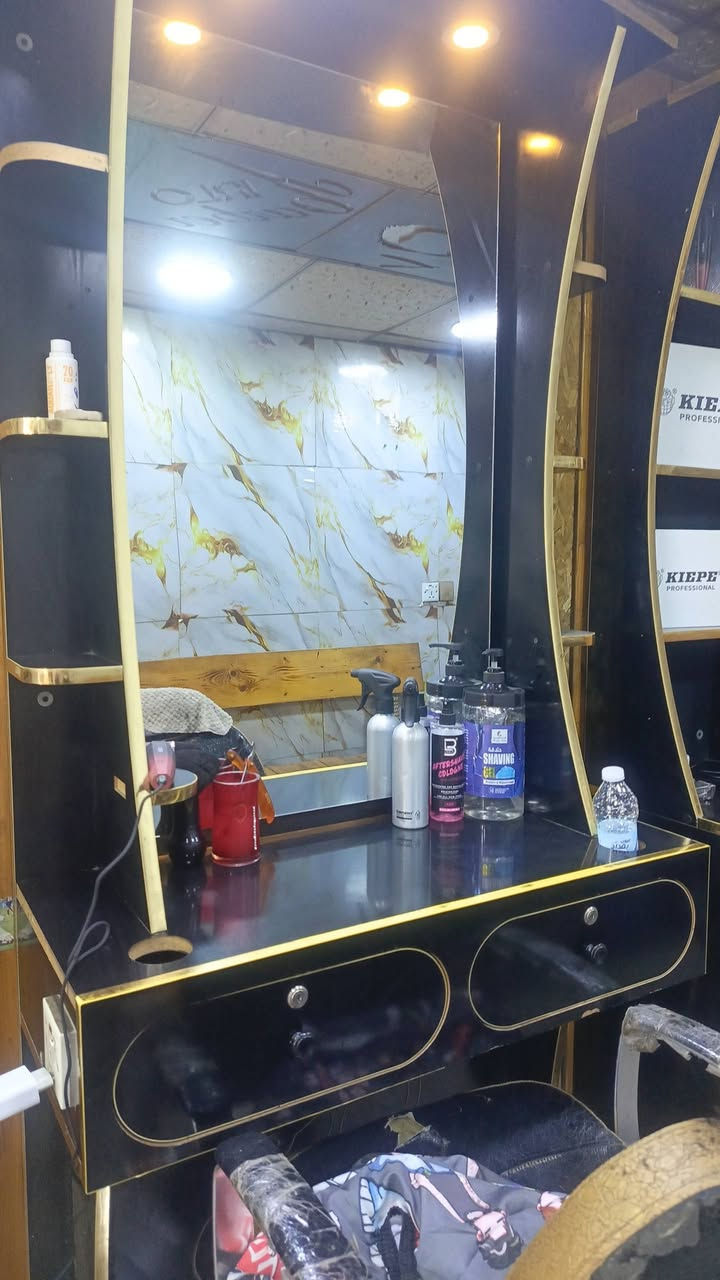 ميوزه مستعملة للبيع عدد 6 
سعر السيت 250 الف دينار
مكان الحسينية قرب مطعم الامير
مكلف بالنشر هاذ رقم صاحب الميوزه 
***********
