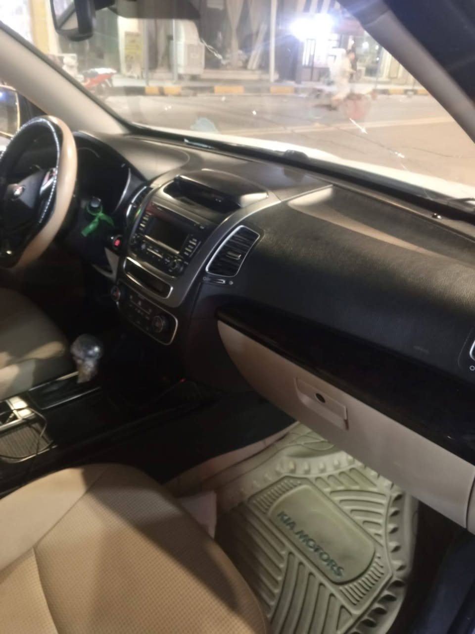 يا الله
سلام عليكم ورحمة الله

كيا سورنتو ١٤

تخم تاير حداديه مكينه كير

سياره جاهزه من كل النواحي

سونار وياها

مكاني بلد

*********** رقمه بغداد
