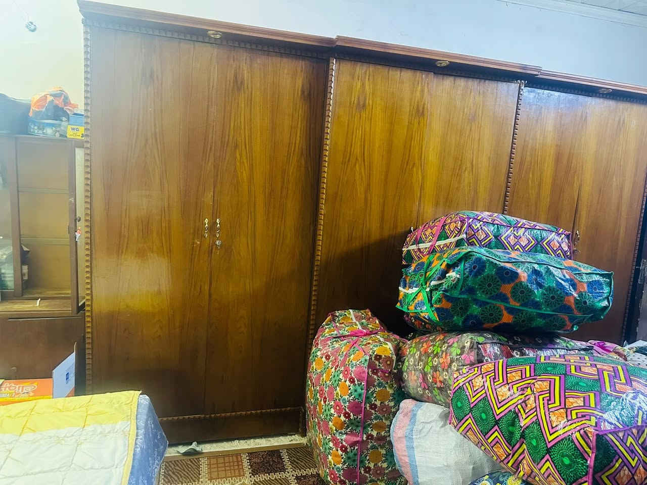 السلام عليكم عندي غرفه عراقيه توصاة مستعمله نضيفه خشب توصاه نجاره مو جاهزه السعر ٥٠٠ المكان بغداد شارع المغرب قرب مستشفى الخيال ‭٠٧٧٦ ٣٧٩ ٧٦٩٥‬
