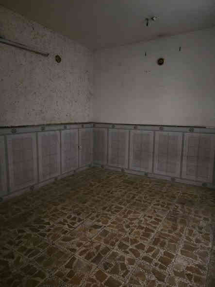 دار للبيع 🏠 في شهداء البياع مساحة ١٠٠ متر واجهة ٥ ونزال ٢٠ بيت حلو طابق ونصف غرفتين نوم وصالة وخدمات سعره ١٨٠
موقع ممتاز خلف الشارع العام للشهداء خلف اسواق ابو رائد 
للاستفسار 
***********
