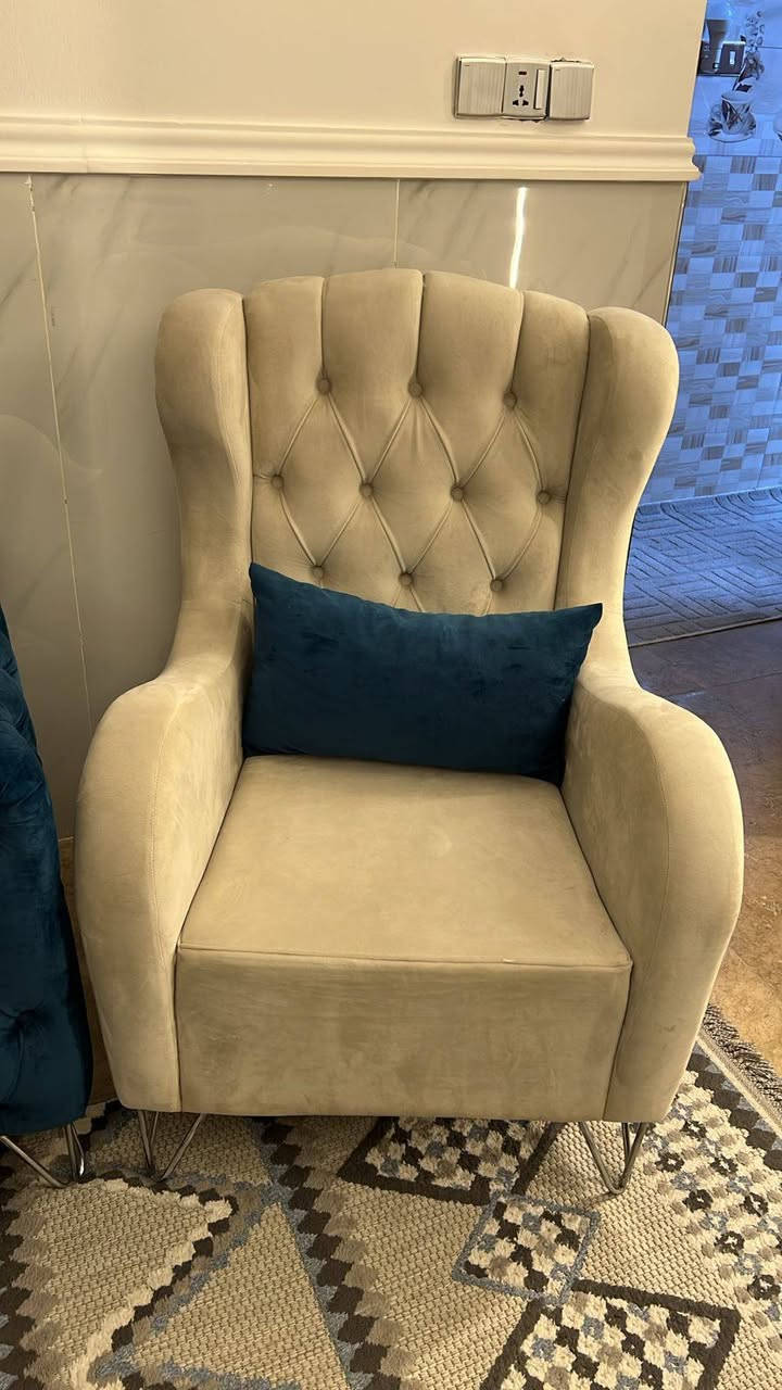 تخم 10 مقاعد نضيف استعمال لفترة بسيطة بي ضرر بسيط المراسلة على الخاص او الاتصال على الرقم ***********
