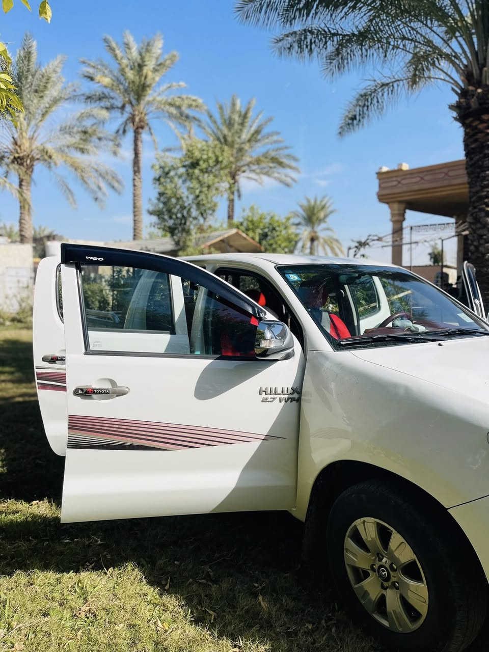 هايلوكس 12 رقم بغداد كير اوتماتيك باسمي مجدده  لسنه 30  كير محرك شركه مامفتوح برغي تخم تاير جديد ماشيه 235 الف مابيها صبغ بارد فقط صارت طخه خفيفه بالجاملغ والبنيد وتعدلت بارد من الجهه اليمنى . السعر 210 $  قفل. السياره نضيفه ومال جناي 
العنوان ديالى الخالص تلفون *********** 
/ ***********
