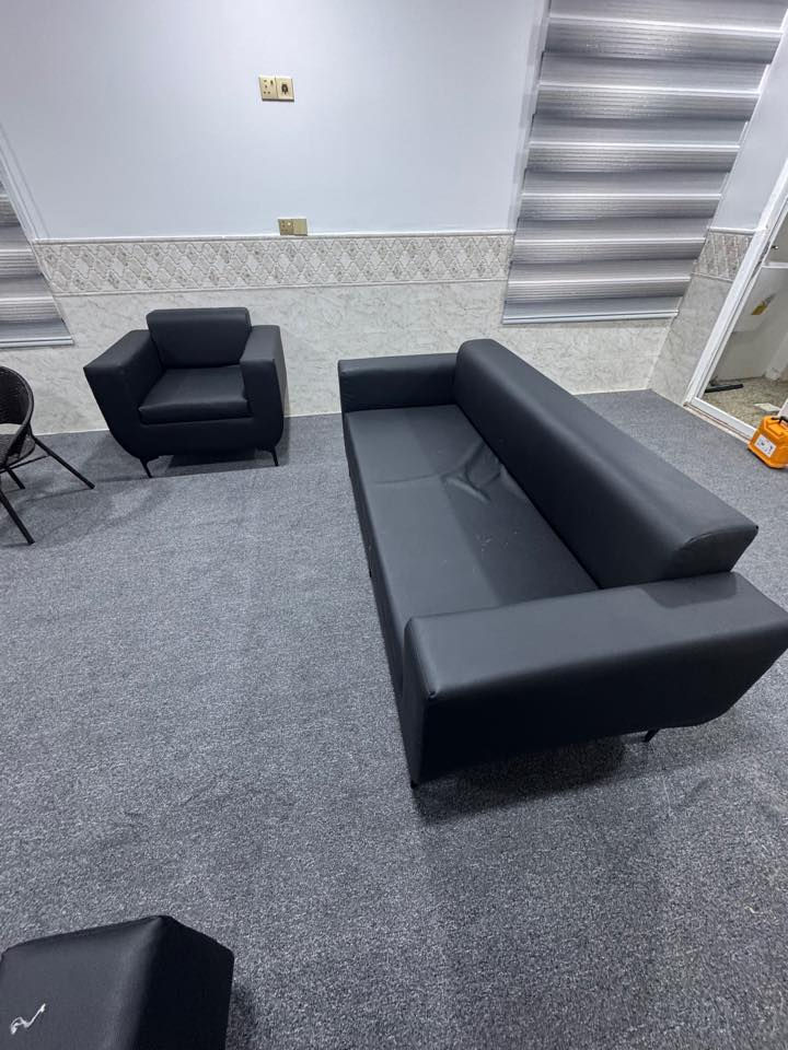 السلام عليكم .. .
- تخم قنفات جلد (٥) نفرات نظيف جدا استخدام ٦ اشهر  السعر ٨٥٠ الف .. . 
- ميز مكتبي متوسط الحجم العدد (١) نظيف جدا استخدام ٦ اشهر السعر ٧٠٠ الف .. . 
- كراسي مكتبية العدد (٢) نظيف جدا استخدام ٦ اشهر السعر ٤٠ الف للكرسي الواحد .. . 
- ميز طعام صغير دائري مع (٢) كراسي نظيف جدا استخدام ٦ اشهر السعر ٨٠ الف .. .

للتواصل الاتصال على الرقم ***********
