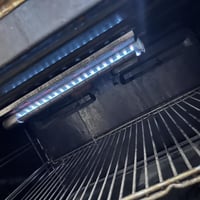 طباخ عشتار الباب الاول نضيف جدا وهاي ناره كدامكم بس باب الفرن فالته رق...