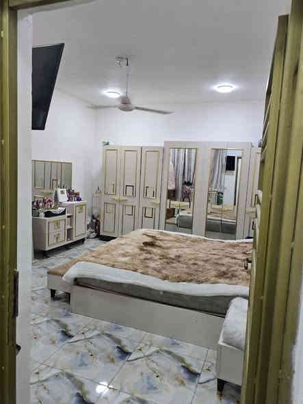 مساحه البيت 120 متر سند 25
يتكون البيت طابقين طابق الأول طارمه صحيات 
استقبال غرفه صاله حمام مطبخ طابق ثاني حمام + صحيات + غرفه السعرررر 82 وبيه مجال البناء حديث درجه اولى شوفت عيونكم العنوان بابل المسيب شارع بيت غظيب شارع حبش رقم لهاتف *********** ❤
