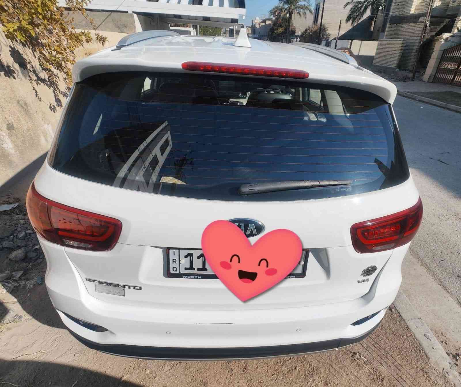 بسم الله
سورينتو 2020 خليجي
محرك 6 سلندر حجم 3500 سي سي 2 ويل
تبريد 3 قطع 7 راكب تحكم ستيرن كامل
صندوق كهرباء كشنات امامي كهرباء
شحن موبايل وايرليس
وبصمات عدد 2
شاشة كبيره لمس كار بلي
ماشيه 76 الف حقيقي وقابل للزياده
وباقي المواصفات معروفه عدا البانوراما 
وياها جادر مالتها والسياره مدوشمه بالكامل
يعني كشناتها جديده بالاضافه دوسات حوضيه ( يعني داخلها كله جديد) 
بيها تبديل باب خلف السائق نفس الاصلي بالضبط الباقي كله مكفول من البارد والتعديل
 سنويه وهزه جديدات ورقم انكليزي يعني كبل بس تحويل
وبأسمي السياره تحويل ثاني يوم رقمها بغداد مكانها بغداد حي العدل
سعرها 255 ورقه وبيها مجال بسيط حگ الجيه لان السياره نظيفه واستعمال قليل 
هاتف : *********** متوفر واتسب
