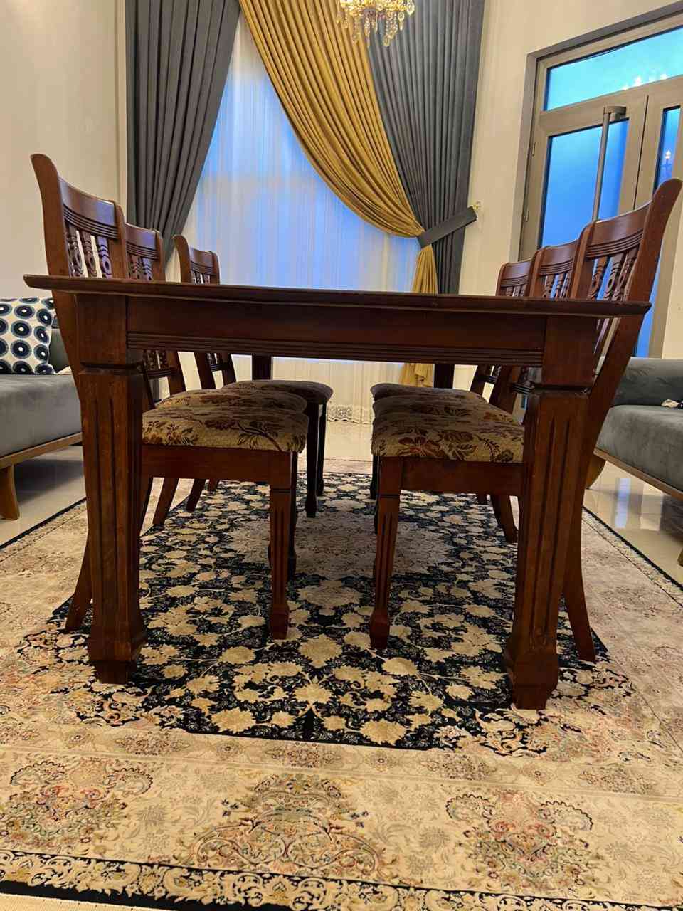 السلام عليكم ميز طعام خشب صاج للبيع حيل نظيف وخشب اصلي درجه اولى مو سوكي  عدد الكراسي 8 السعر 250 الف للاستفسار ***********
