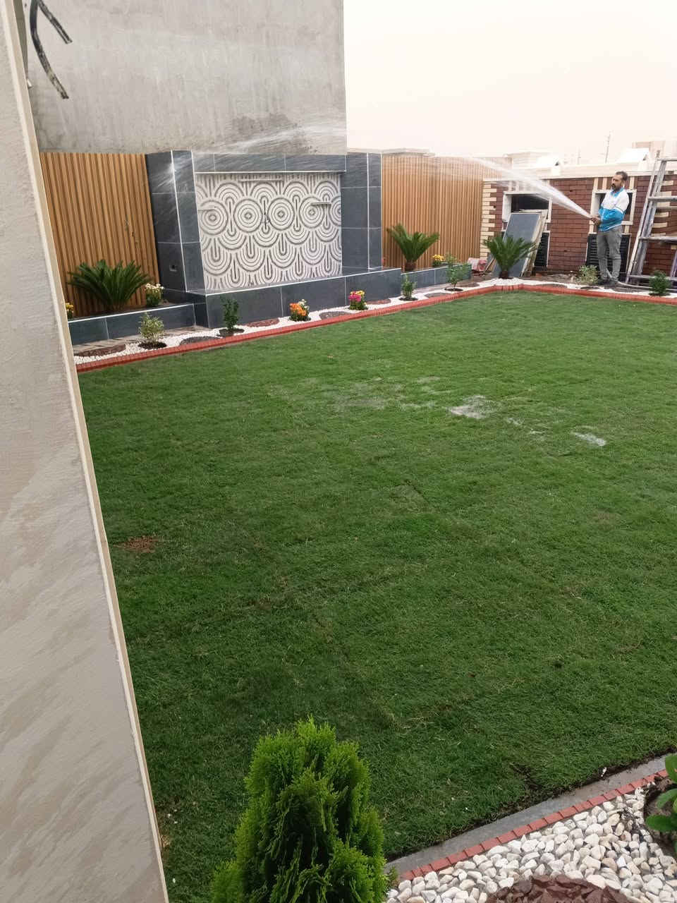 هاي النتائج قبل وبعد مثل ماموضح امامكم شغل حدايق وتصاميم وديكورات ***********
