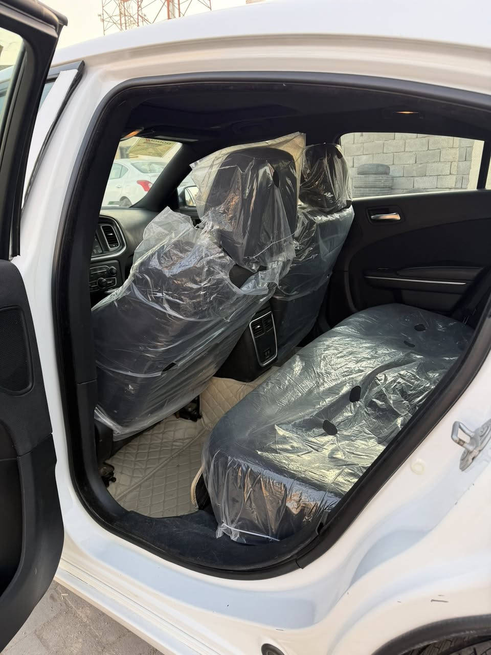 السلام عليكم دوج جارجر 2017 فول موصفات رالي السياره لون ابيض كفاله ما عده كارت بل البنيد كد اشبر فقط هذا بيه والباقي كفاله من صبغ ضربه تبديل شاصي لغود وارد كندي رقم اربيل المآني سنويه لل2030 وكاله تحويل ثاني يوم محرك كير كفاله شرط الفحص محرك3.600 تو يول السياره تخم تاير ويل اصلي ستوه شاده وحداده ستوه نافضهه كله السياره ربع متصرف عليه. مكاني البصرة السعر 243  وبيه مجال للشراي ***********
