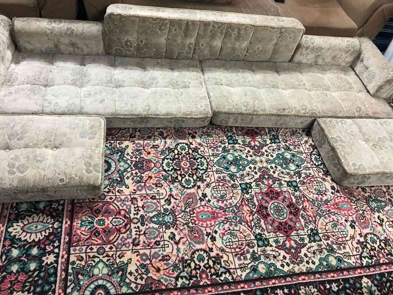 سيت إنكليزي من 11 قطعه يصير ديوان وصير سرير
اسفنج ضغط عالي سمك 12 سم للغرف الصغيرة قماش قديفه 
مآبي ضرر …. انتيك مال تسعينات يصلح للنوم والجلوس وهو متحرك 
سوي الشكل الي يعجبك السعر المطلوب 75 الف مكان بغداد


**إذا كنت صاحب هذا الإعلان وتريد حذفه لأي سبب، رجاءا أرسل رسالة إلى الدعم الفني**