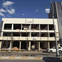 قاعة ٢٤٠م • محل ١٧م واجهة ٤٫٤٥م • الرمادي