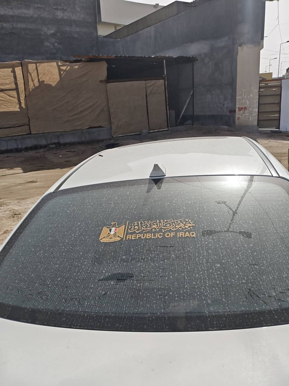 سلام عليكم من رحصت الدمن كيا سيراتو مديل 22 خليجي مكينه الف وستميه دوش كفاله بيهه بارد بدون صبغ بلباب امامي السايق كلش صغير
والباب الخلف السايق هم صغير بدون صبغ سياره كفاله 
بسم شركه السنويه ل 2027 تنتهي
سعر 170 وبيه مجال 
رقم الهاتف *********** البصره دور نفط
