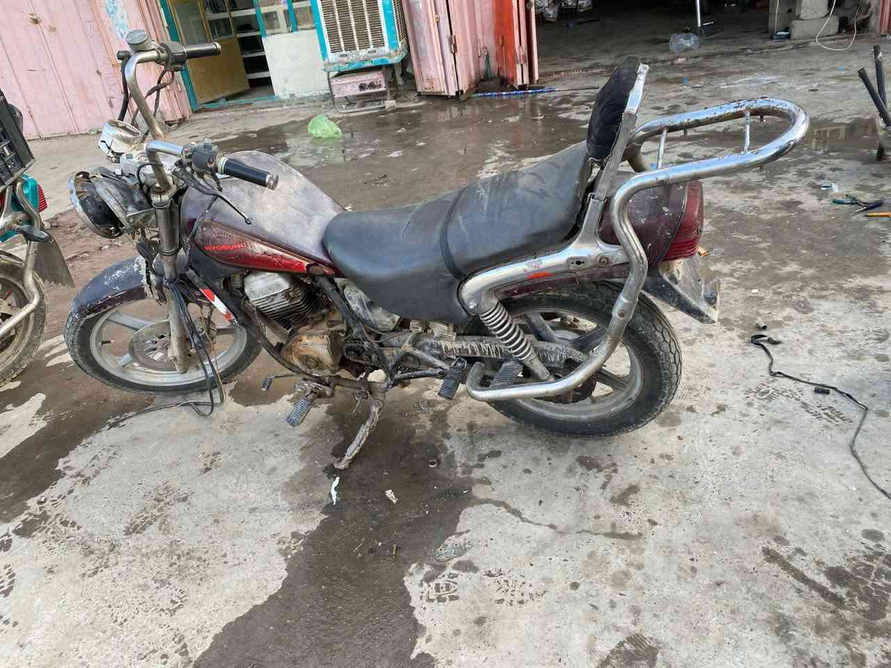 السلام عليكم هارلي للبيع ماطور شغال بس يرادله تلاحيض السعر 180وبي مجال ***********
