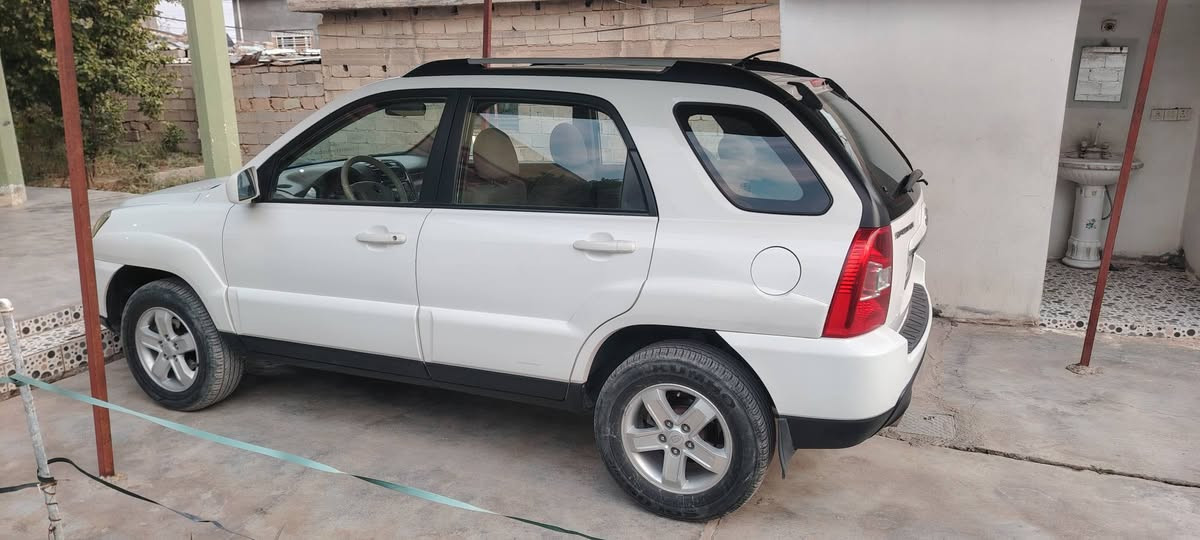 السلام عليكم للبيع كيا سبورتج 9 خليجي رقم سليمانية الدولي بسمي سنويه ل28 هزه وبارك جديد مكفولة من الصبغ والضرر عدى بارد فول موصفات فتحه نقصهه صدر نص عمر  السعر 130 وبيهة ومجال شي بسيط للاستفسار اكثر ***********
