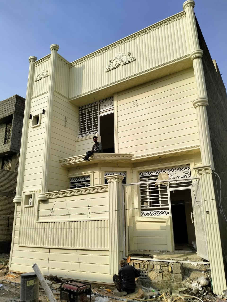 السلام عليكم خلف لبخ واجهيات وصبغ  كربلاء متفرغ حاليا  ***********
