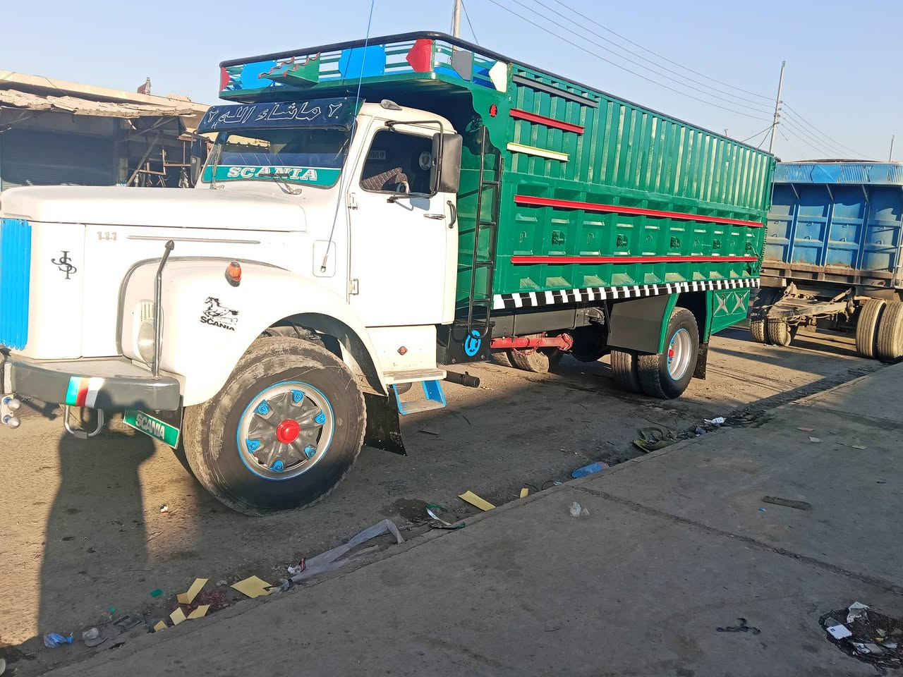 سلام عليكم للبيع سكانيا لوري 111  سياره مطوله  جاهزه مصبوغه عام سياره جديد بمعنا الكلمه رقم انكليزي رقم نينوى بسمي مكفوله كفاله عامه مال صديج كير محرك اكسن تواير جدد سياره جديده  وين الي يدورون جديد للجناي رقم***********اسيا***********
