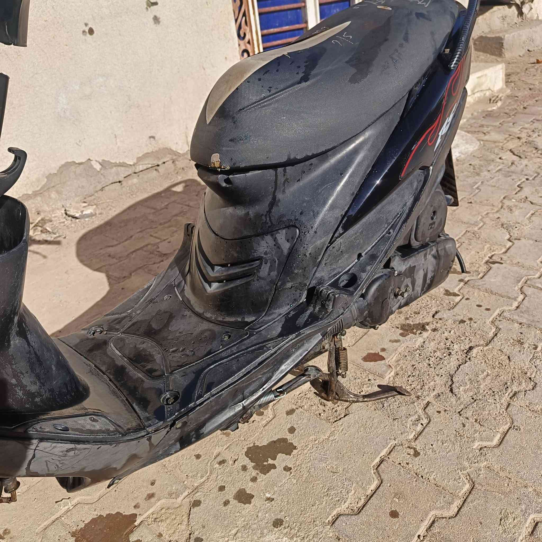 سلام عليكم ماكس عدله دراجه خرسه ما تنسمع مبدل بيه فقط زنجيل سعره خاص رقمي ***********
