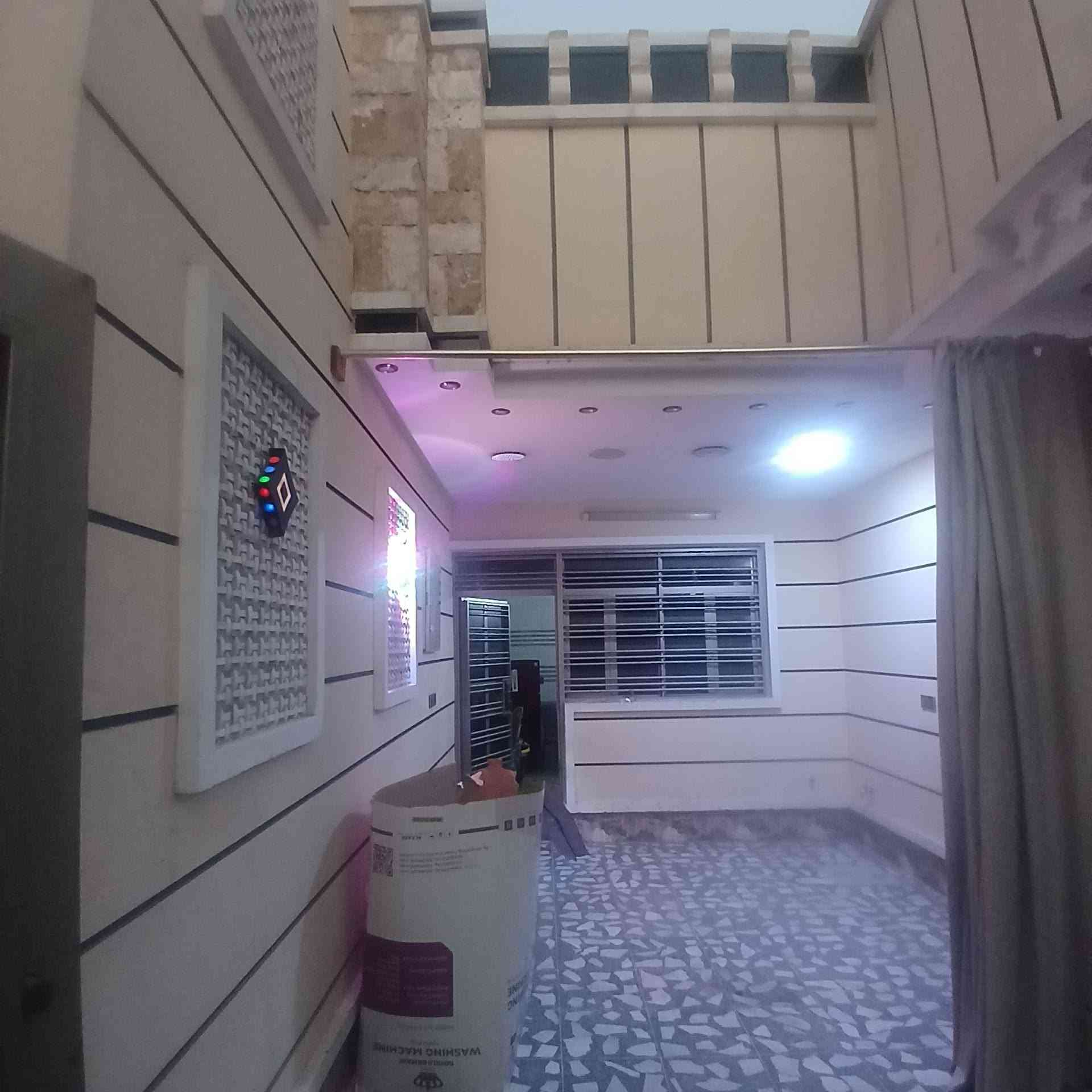 بيت للبيع طابق واحد
شغل درجه اولى 
مساحة ١٣٠متر
٨ متر  الوجهة
١٦ متر النزال
كراج

استقبال
مطبخ
صالة
غرفة نوم 
منور 
،،،
صحيات
بيتونه 
وسطح
،،
السعر ١١٨ مليون بي مجال
العنوان الكمالية البستان 
***********
