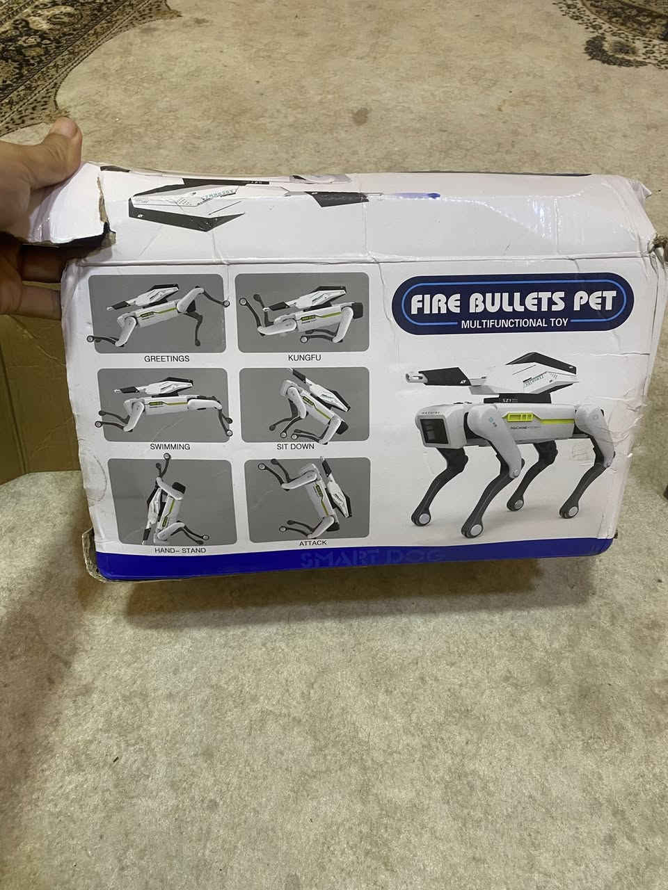 الروبوت (كلب آلي) ويحتوي على أزرار جاهزة لتنفيذ حركات وحركات استعراضية.
🔹 الأزرار الرئيسية للحركات
 • SIT DOWN ➜ يجلس
 • GET DOWN ➜ ينزل للأسفل / ينبطح
 • HANDSTAND ➜ يقف على اليدين (حركة توازن)
 • HANDSHAKE ➜ مصافحة
 • PUSH UP ➜ تمارين ضغط
 • DANCE ➜ رقص
 • MUSIC ➜ تشغيل موسيقى
 • SLEEP ➜ وضع النوم
 • STORY ➜ يروي قصة أو يصدر أصوات تفاعلية
 • GREETINGS ➜ تحية
 • ACT CUTE ➜ حركة لطيفة
 • PATROL ➜ وضع الحراسة (يمشي ويراقب)

⸻

🔹 الحركات القتالية / الاستعراضية
 • KUNGFU ➜ حركات كونغ فو
 • ATTACK ➜ هجوم تمثيلي
 • SURRENDER ➜ استسلام 😂

 • SWING / SWIMMING ➜ حركة تمايل أو سباحة .
 • 
URINATE ➜ حركة تمثيلية للتبول (حركة مضحكة .

بي هواي شغلات وبي مكان تخليله ماي 

مكان نجف يوجد توصيل 
اعلى سعر ابيع


**إذا كنت صاحب هذا الإعلان وتريد حذفه لأي سبب، رجاءا أرسل رسالة إلى الدعم الفني**