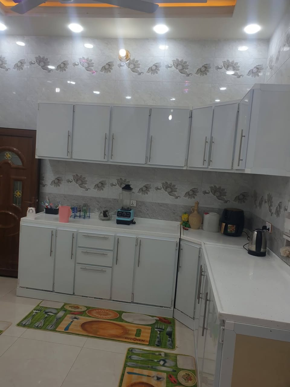سلام عليكم بيت 200 متر طابو صرف كونكريت مسلح باسمي حر مامطلوب يباع مع الاثاث بالكامل ثاني يوم ابصملك( قضاء عفك )حي الشرطه قريب على المدارس الصينيه مقابيلة منتزة يم حسينية الرحمن للاستفسار خاص او واتساب على الرقم ***********
