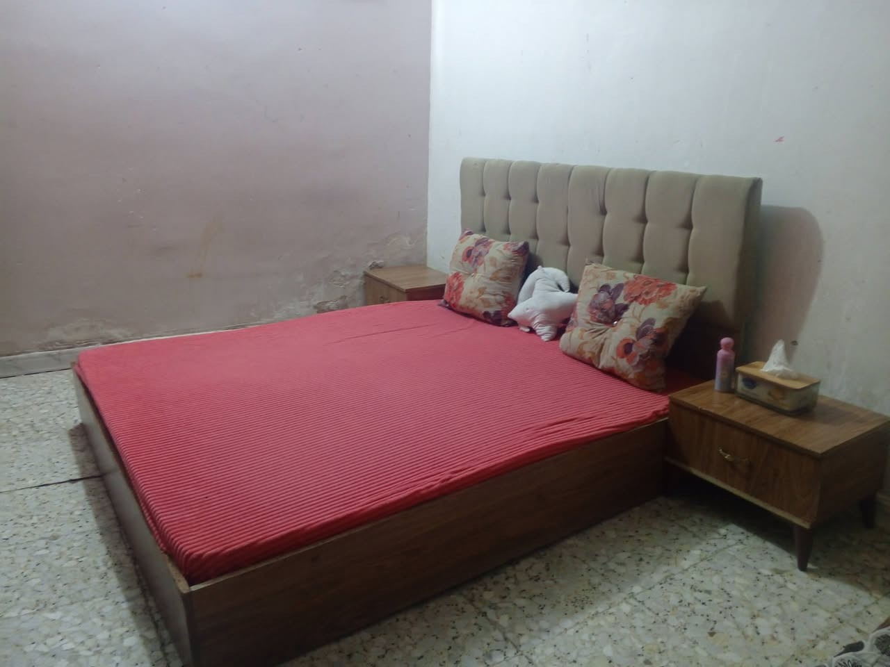 غرفه نوم نفرين 5قطع سعره 275ويا دوشك  بغداد
***********

