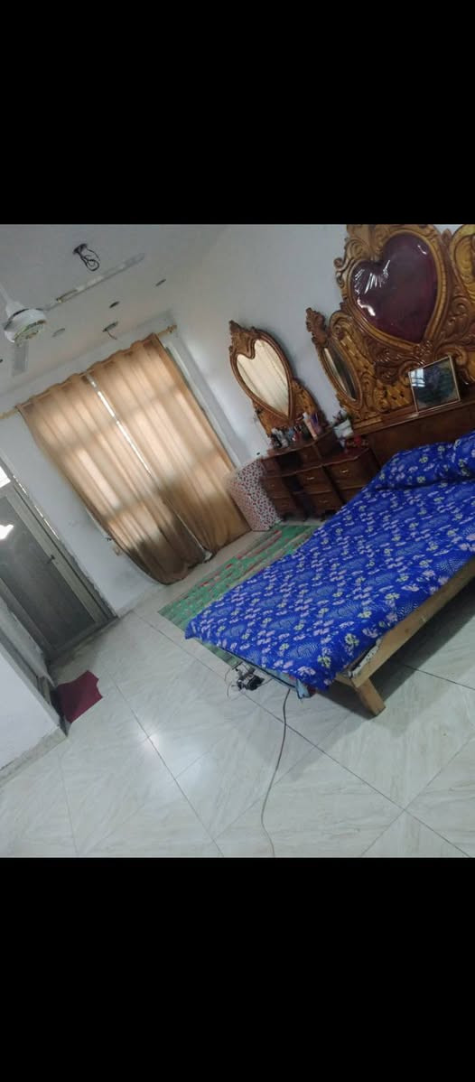 السلام عليكم بيت للبيع الكمالية شارع الاصفر العام تجاري يرهم سكن و استثمار وارد شهريا 700 الف للبيع بسعر مناسب رقمي ***********
