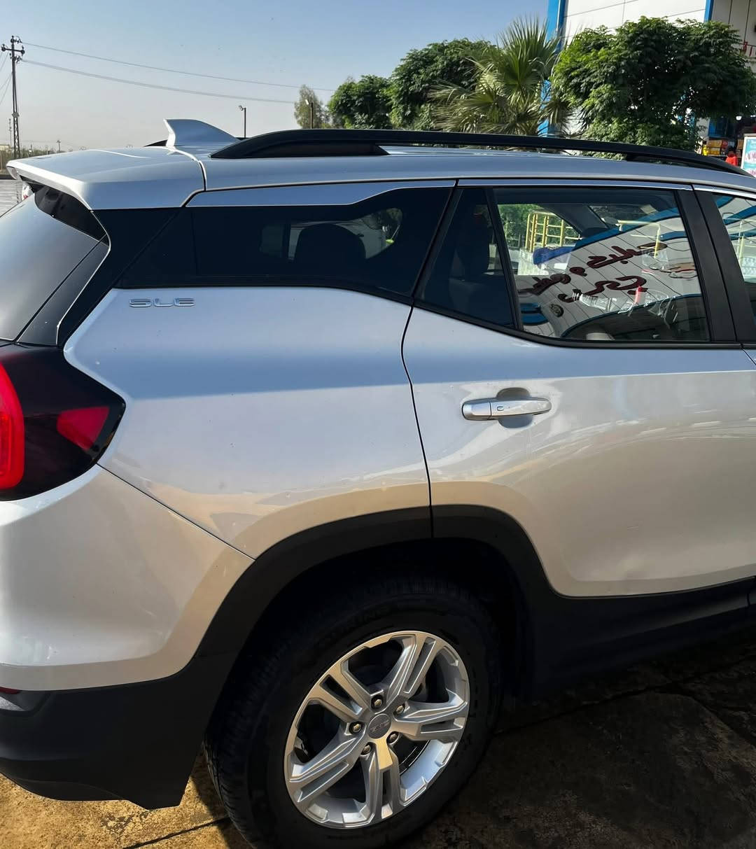 GMC تيران موديل 22 SLE
كلين تايتل بدون حادث او صبغ او تبديل
بيها بالعراق بارد بالجنطه موضح بالصور 
بصمة وتشغيل عن بعد 
اوتوستارت اوتو ستوب 
رادار مانع تصادم يظهر على الجامة الاماميه
رادار تحديد المسار 
تدفئة الكشنات الاماميه 
كشن السائق كهرباء
نظام نزول منحدرات
نظام قيادة طرق عادي وثلوج
نظام الوقوف على المنحدرات
نظام تحديد مسافه عمل الرادار
سايد بريك دكمة *
كاميرا خلفية
نظام التوقف عند عبور الاشخاص فجأة باتري تخم تاير جديد
ماشيه 80 ميل رقم اربيل
السيارة على وضع الشركة برغي ما مفتوح بيها وتقريرها minor 
  dent/scratches
السعر 185 وبيهه مجال بسيط 
ممكن مراوس بموديل ومواصفات اعلى 
***********
