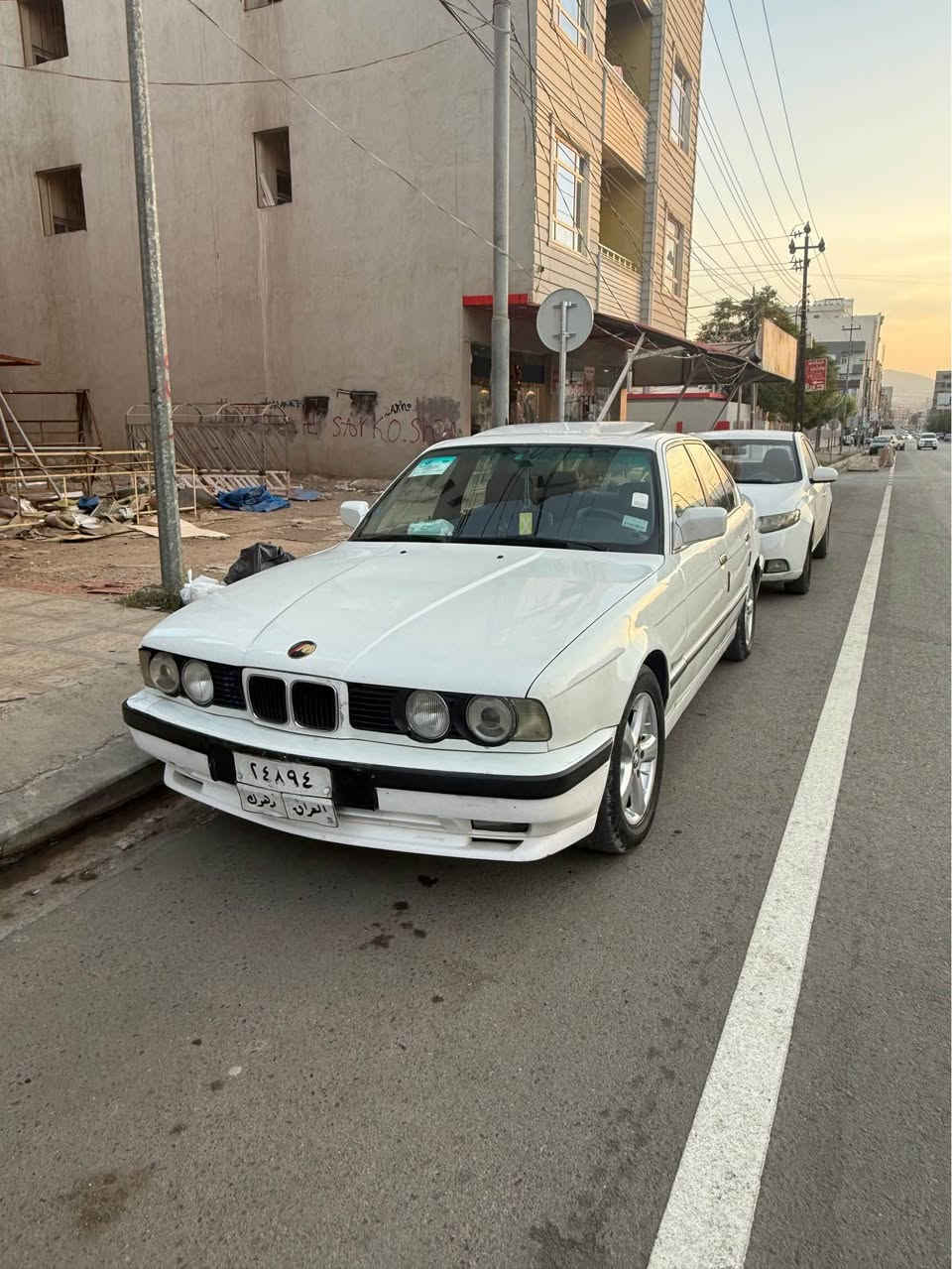 بي ام موديل ١٩٩١
محرك ٥٣٥ مفتوح كير توماتيك و سلايد. اربع جامات كهرباء تبريد ويه السويج ثلج 🧊 كير و محرك بشرط
تحويل غرامات بشرط وكاله بشرط مكان السياره زاخو 
السعر ٤٥ ورقه و بيها مجال و عليها ٣ اوراق غرامات تنزل من السعر 
*********** زاخو, دهوك
