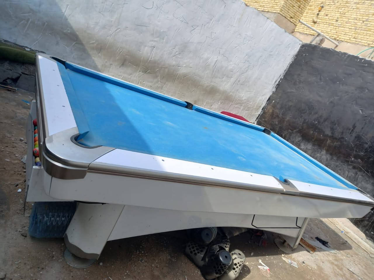 ميز بليارد للبيع اصلي وحديث تجي وتشوفه بعينك اخذته جديد صار خمس تشهر من اخذته وصارت مشكله قبل كم يوم تقريبا وشلنه الغراض كلهن حته صطح بقه بس الميز فا طكه الهوه وترب شويه ماحبيت ابيعه لان رزقي عليه بس مالكيت مكان ورايد ابيعه بمليونين والله شاهد عليه ورسوله ماخذه ب3350 قبل خمس تشهر اخذته هسه تجي وشوفه بعينك شلون جديد بس تمسحه يرجع جديد والشراي واليريد منه خبزه يشتغل بيه يجي ويشوف بعينه احسن لان من راح ايشوفه راح ايعجبه اكثر وهاذ رقمي *********** ومكاني بثره قبله الأربع تالاف ليريد يراسلني واتساب ومن يجي يدلل
