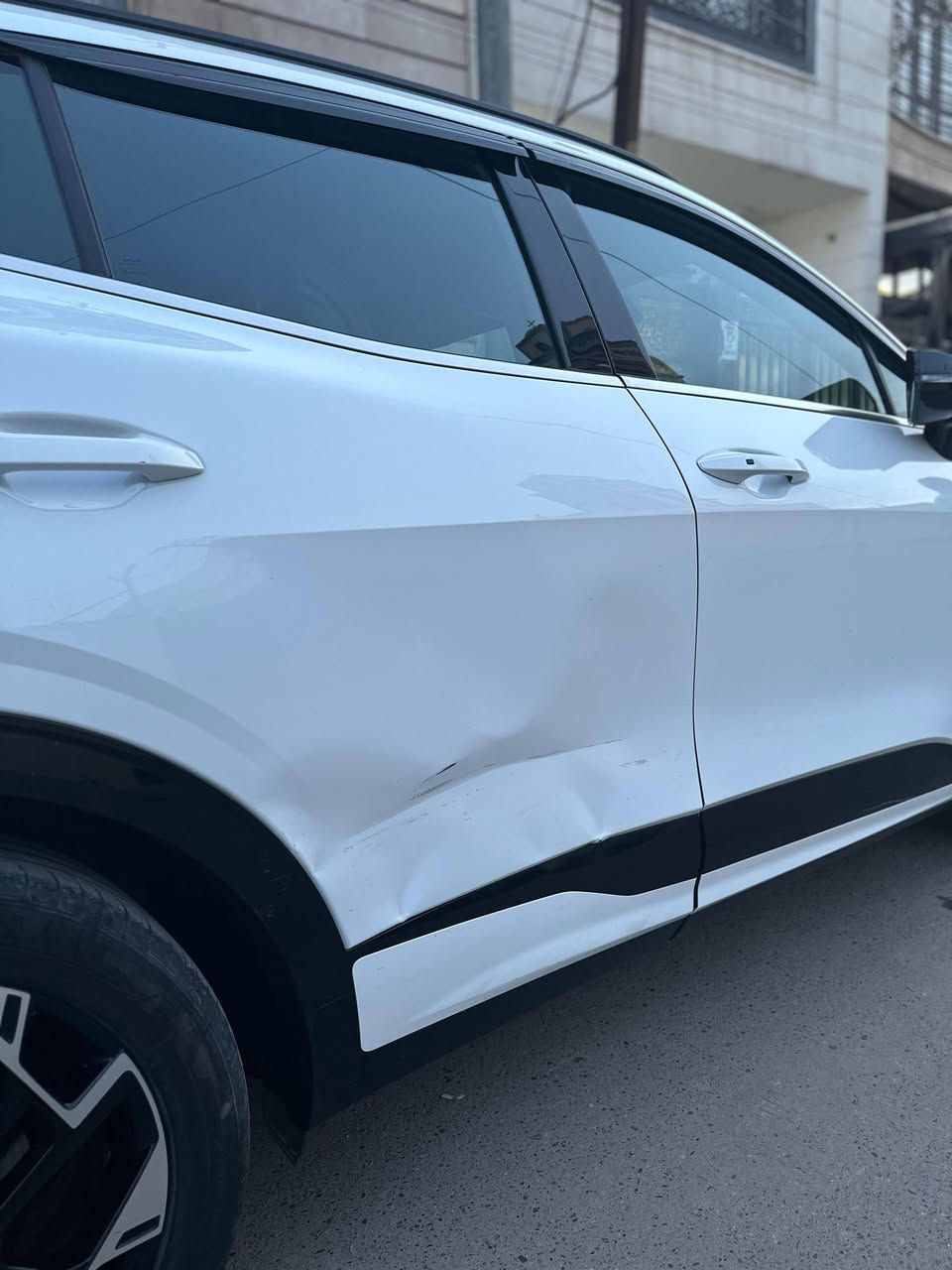 وَقُلِ اعْمَلُوا فَسَيَرَى اللَّهُ عَمَلَكُمْ ﴾
🔹 للبيع – Kia Sportage GT-Line 2024 وارد خليجي
الفئة الأعلى GT-Line – مواصفات كاملة
▪️ الموديل: 2024
▪️ الوارد: خليجي
▪️ الممشى: 41,000 كم
▪️ اللون: (ابيض )
▪️ الضمان: ضمان دولي ساري

#السعر 26.5 وبيها مجال بسيط 
الله يعمر #حلالكم
🔸 الصيانة:
تبديل دهن فقط لدى شركة Kia حصراً، وجميع الوصولات موجودة.
🔸 الملاحظات:
السيارة فيها حادث (مذكور بالصورة بكل شفافية) ولم يتم اللعب أو التلاعب بها، والحمد لله الضرر واضح ومبين.
🔹 المواصفات (GT-Line فل كامل):
✔️ شاشة كبيرة مع نظام ملاحة
✔️ كاميرات 360 درجة
✔️ حساسات أمامية وخلفية
✔️ فتحة سقف بانوراما
✔️ مقاعد جلد رياضية
✔️ تشغيل بصمة
✔️ رادار أمامي وأنظمة أمان متقدمة
✔️ جنوط رياضية قياس كبير
✔️ إنارة LED كاملة
✨ السيارة نظيفة جداً، استخدام شخصي، محافظة عليها، جاهزة للفحص بأي مكان.
✨ فرصة لمن يبحث عن سيارة شبابية، عملية، واقتصادية بنفس الوقت.
📍 الموقع: (الكراده /متواجد صباحا )
📞 للتواصل: (***********)

فقط اتصال اجيب اي مسج اسف
