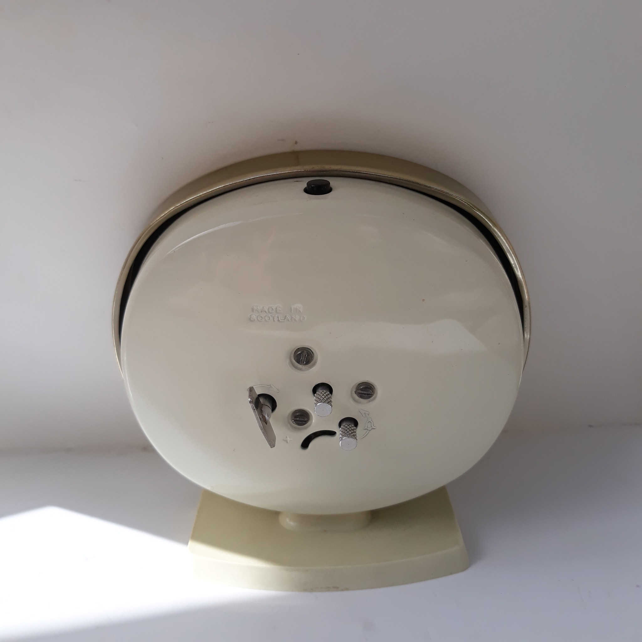 ساعة منضدية ستكلندية الصنع انتيكة تكويك  مع جرس عليها يخت بك بن الشهيرة ذات طول 12 سم و عرض 15 سم  

قطعة جميلة جدا 

مكفولة من اي عطل او خلل تعمل 100 % يوجد توصيل لكل محافظات العراق 

كما موضح في الصور و الفيديو 

السعر مباشرة على الخاص


**إذا كنت صاحب هذا الإعلان وتريد حذفه لأي سبب، رجاءا أرسل رسالة إلى الدعم الفني**