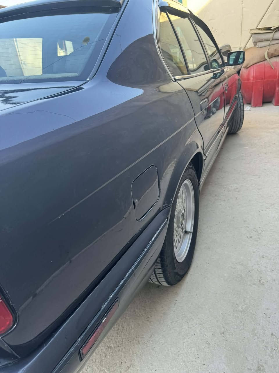 سلام عليكم شباب 525 اصل وفصل 
مكينه 25 شرط 
موديل 1995
كير جديد 
دبل ارباك  دبل جكمجه 
بجم عريض 
سلايت شغال طكتين 
تخمً تاير ويل اصلي 
حداديه. جديده 
غرفه جديده 
منظومه بانزين كله جديده 
رون ناصي تمشي 160 رونك 3
سياره مابيه كل نقص. 
رقم وسنويه جديده 
مكانه الديوانيه 
***********
