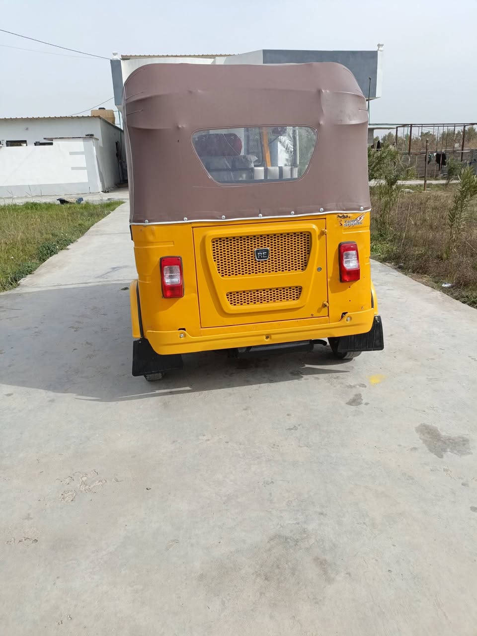 تكتك للبيع موديل 22شهر 11 رقم وسنويه بغداد كفاله عامه من صبغ والمعجون حته دوس بلاديه  معمره نضافه فول  السعر 8300وبيها مجال  مكان بغداد بوب الشام ***********
