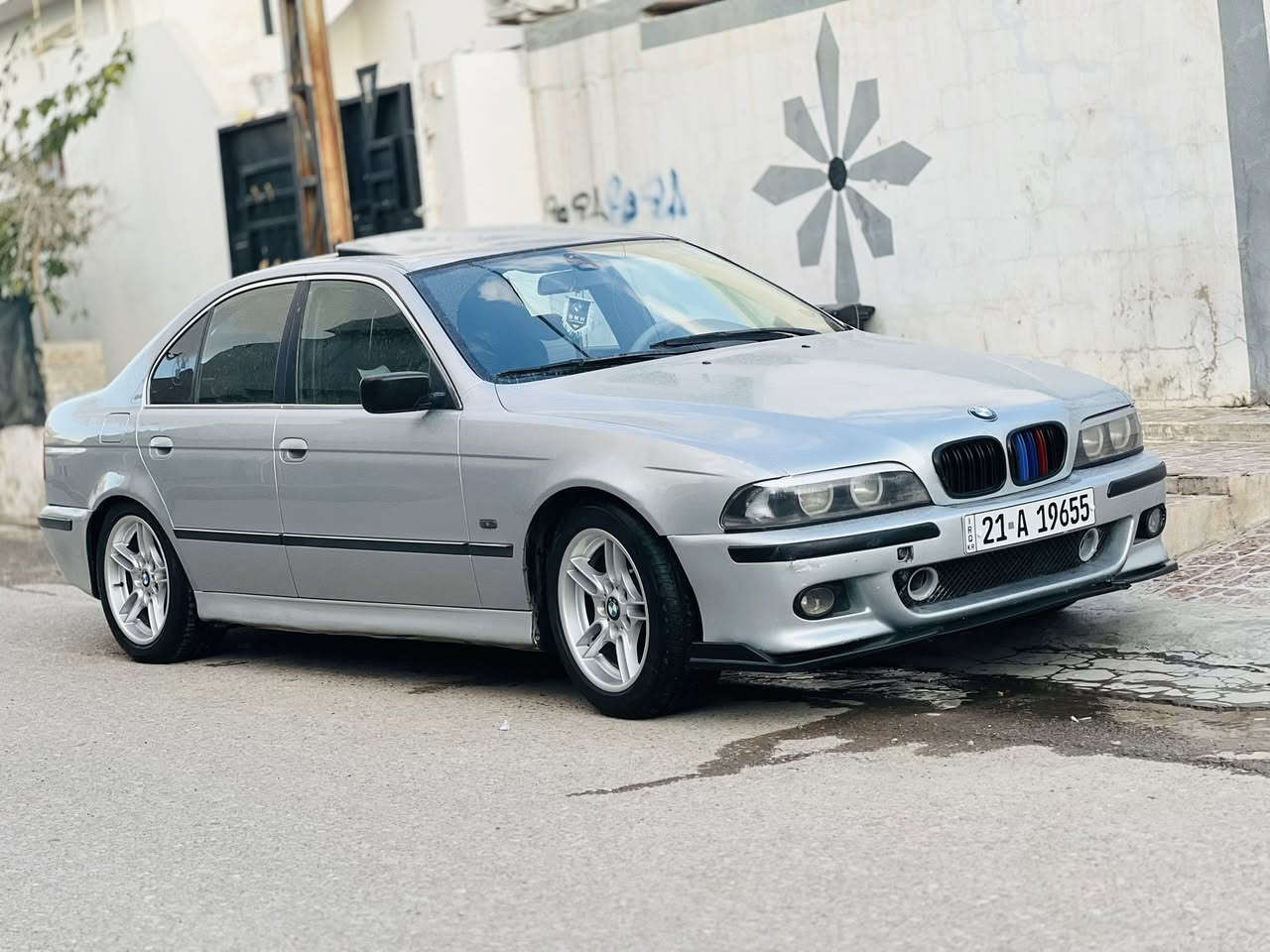 BMWسەقەر٥٢٨گێر عادی مۆدیل ١٩٩٦
رەقەم سلێمانی تا ٢٠٢٩تازەیە  دەفتەر بەنزینی هەیە 
سلاید و تەحدید سورعەو کوشن هیتەر 
دوو پارچەی بۆیاغە بێ لێدراو سعری ٧٧وەرەقەو مەجال 
***********
