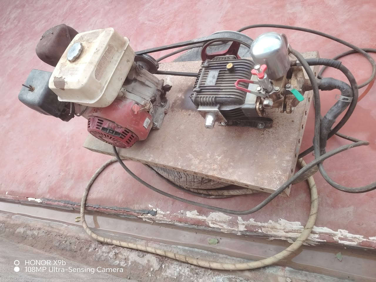 سلام عليكم مضخات غسل 
العدد ء2 كبيره وصغيره 
المكان بغداد 
***********
